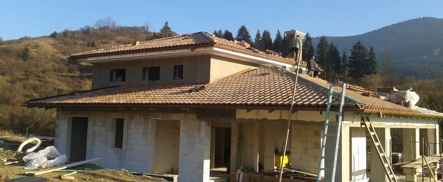 montáž strešnej krytiny na rodinnom dome profistrechy