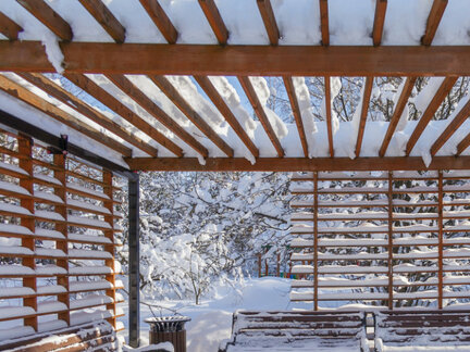 zasnežená pergola